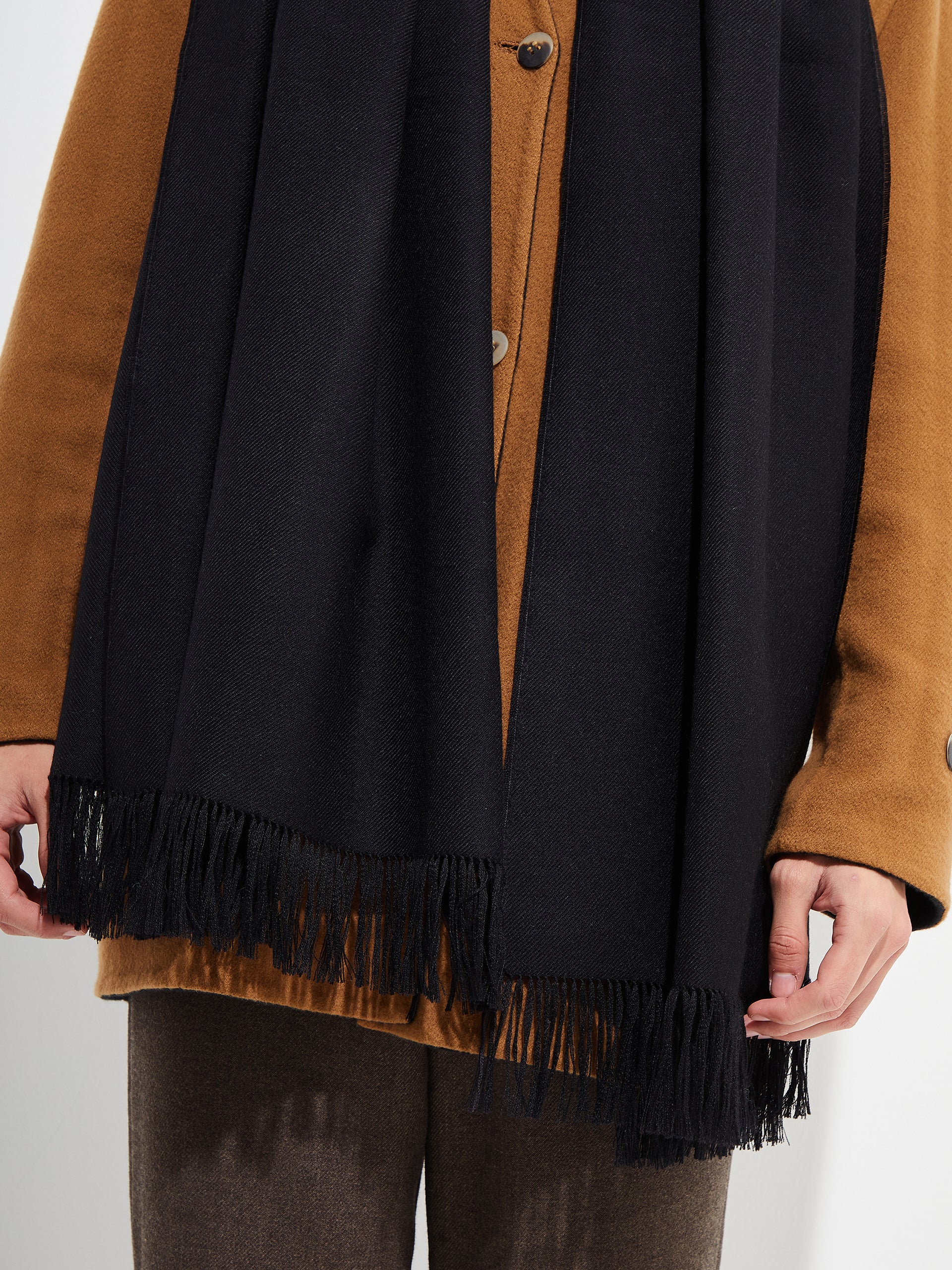 Jee Shawl Royal Alpaca Color Black - Image 5