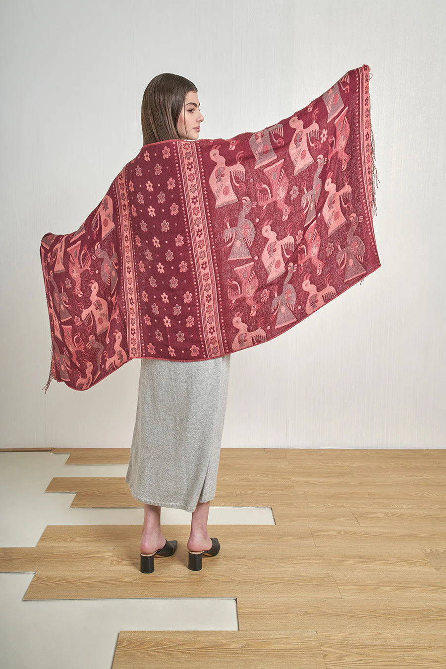 Nazca - 13 Shawl Baby Alpaca Color Guinda - Image 4