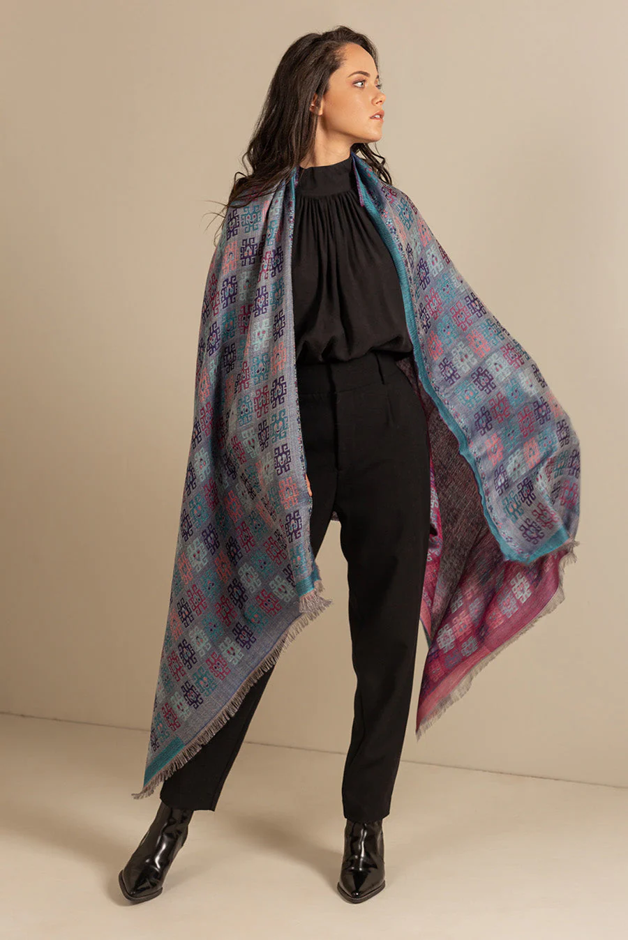 Nazca - 26 Shawl Royal Alpaca & Silk Color Light Blue - Image 4
