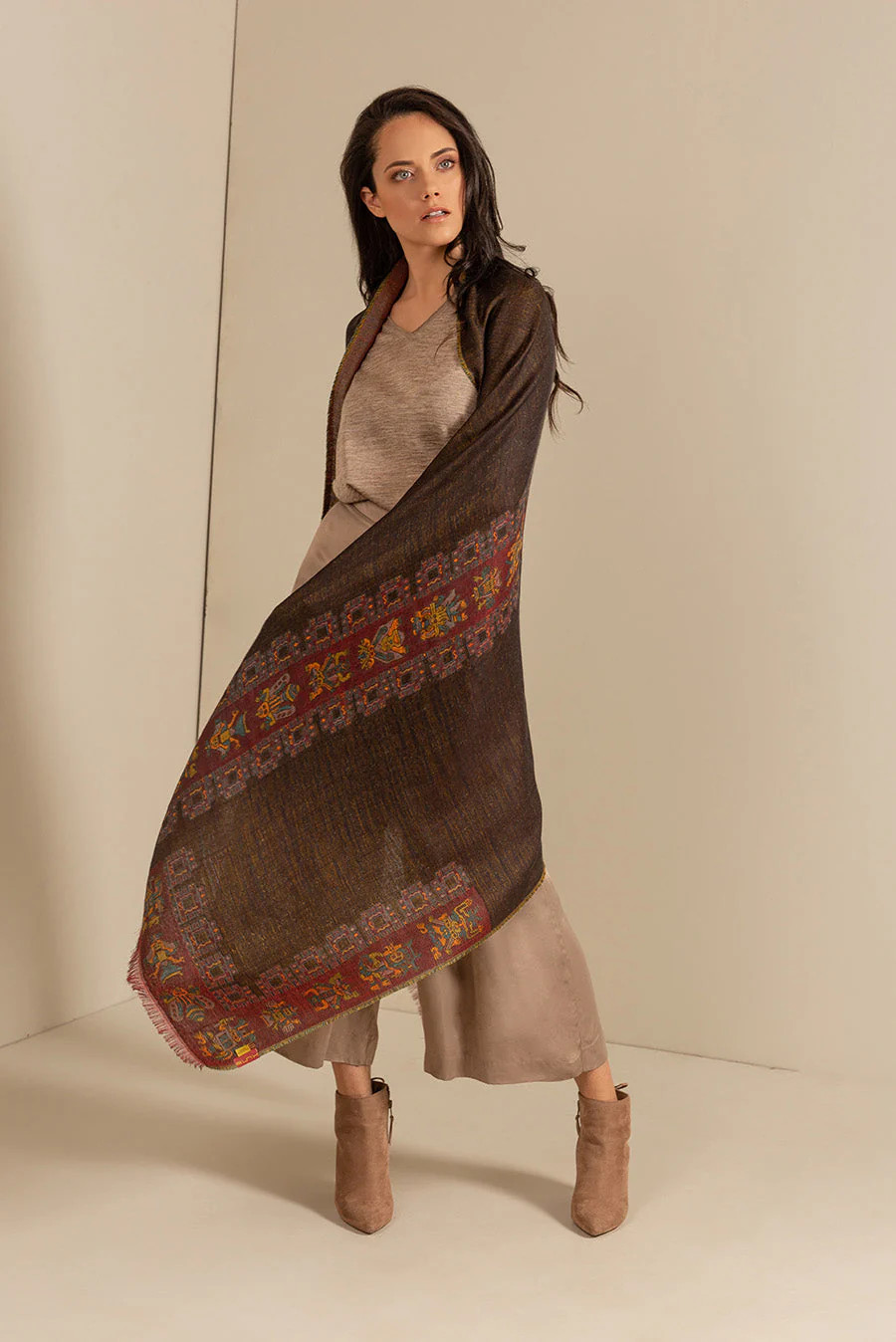 Nazca - 27 Shawl Royal Alpaca & Silk Color Black - Image 5