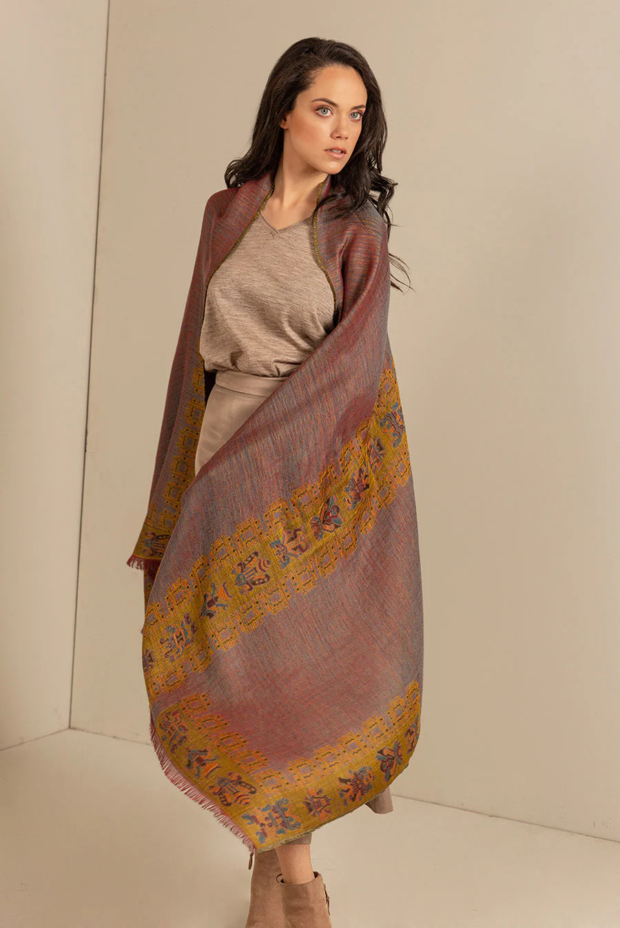 Nazca - 27 Shawl Royal Alpaca & Silk Color Black - Image 7