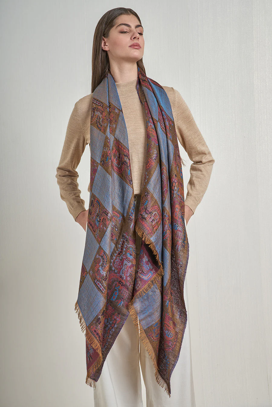 Nazca - 33 Shawl Royal Alpaca & Silk Color Black - Image 5