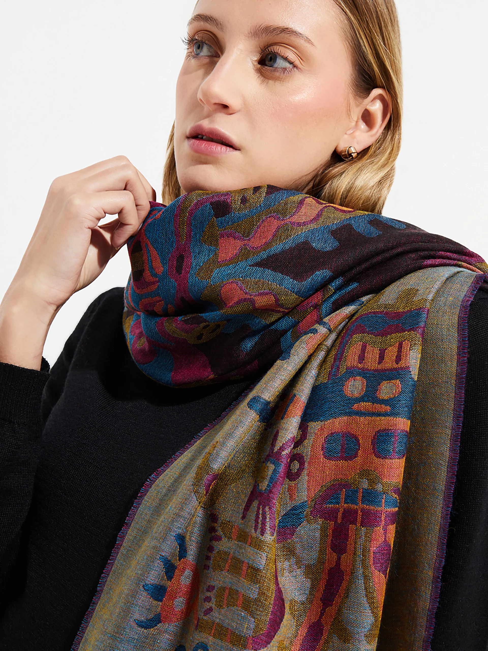 Nazca - 34 Shawl Royal Alpaca & Silk Color Black - Image 3