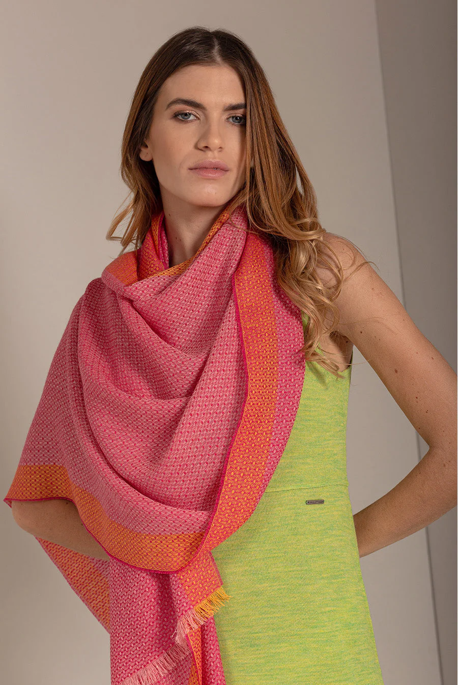 Soy Shawl Baby Alpaca Color Fucsia