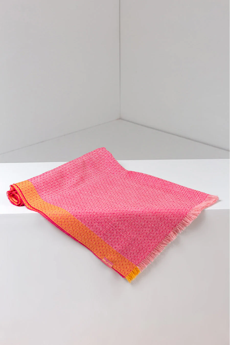 Soy Shawl Baby Alpaca Color Fucsia - Image 3