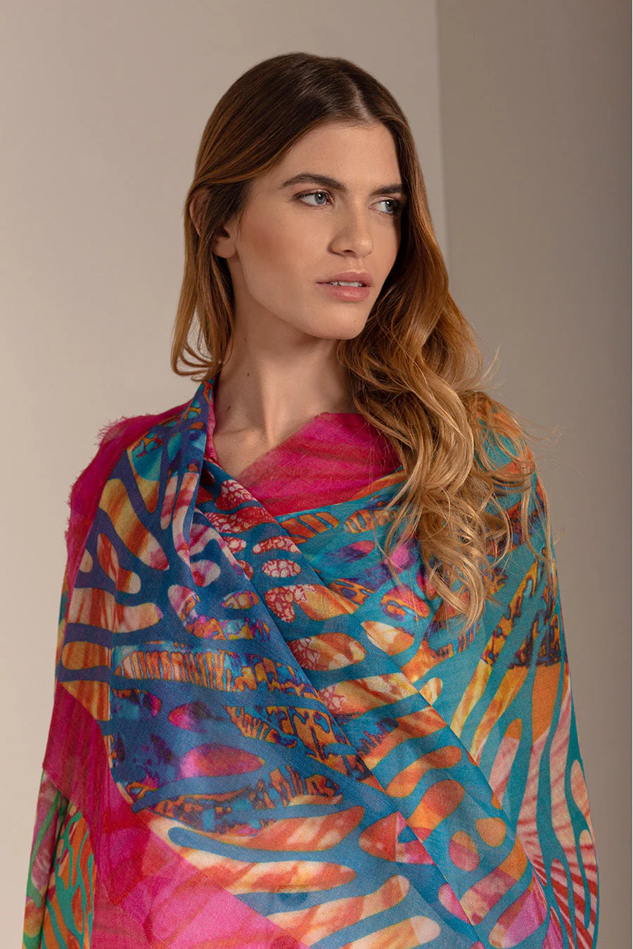 Uamacucho Shawl Baby Alpaca Color Multicolor - Image 3
