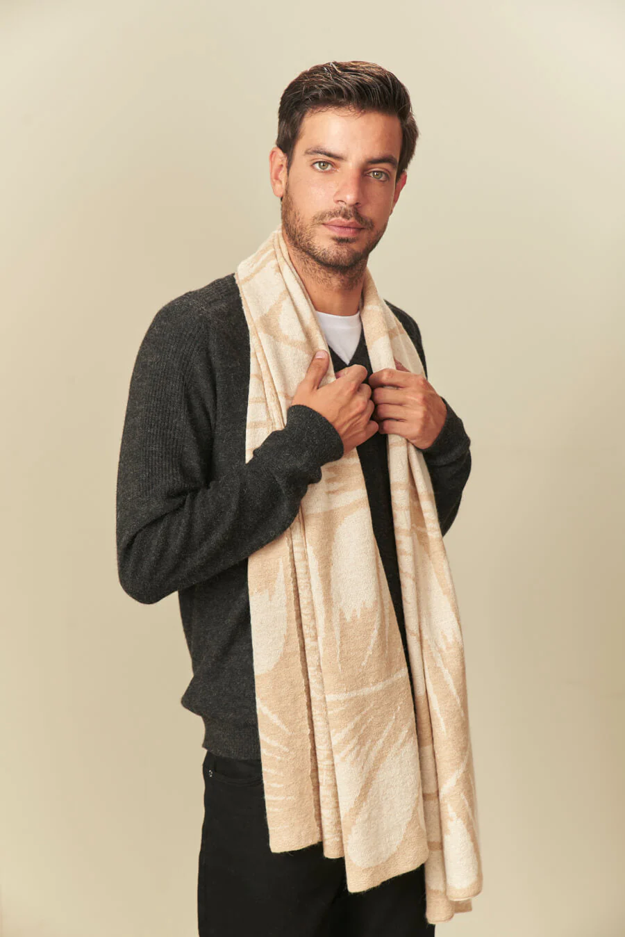 Uambo Shawl Baby Alpaca Color Nomad & Ecru