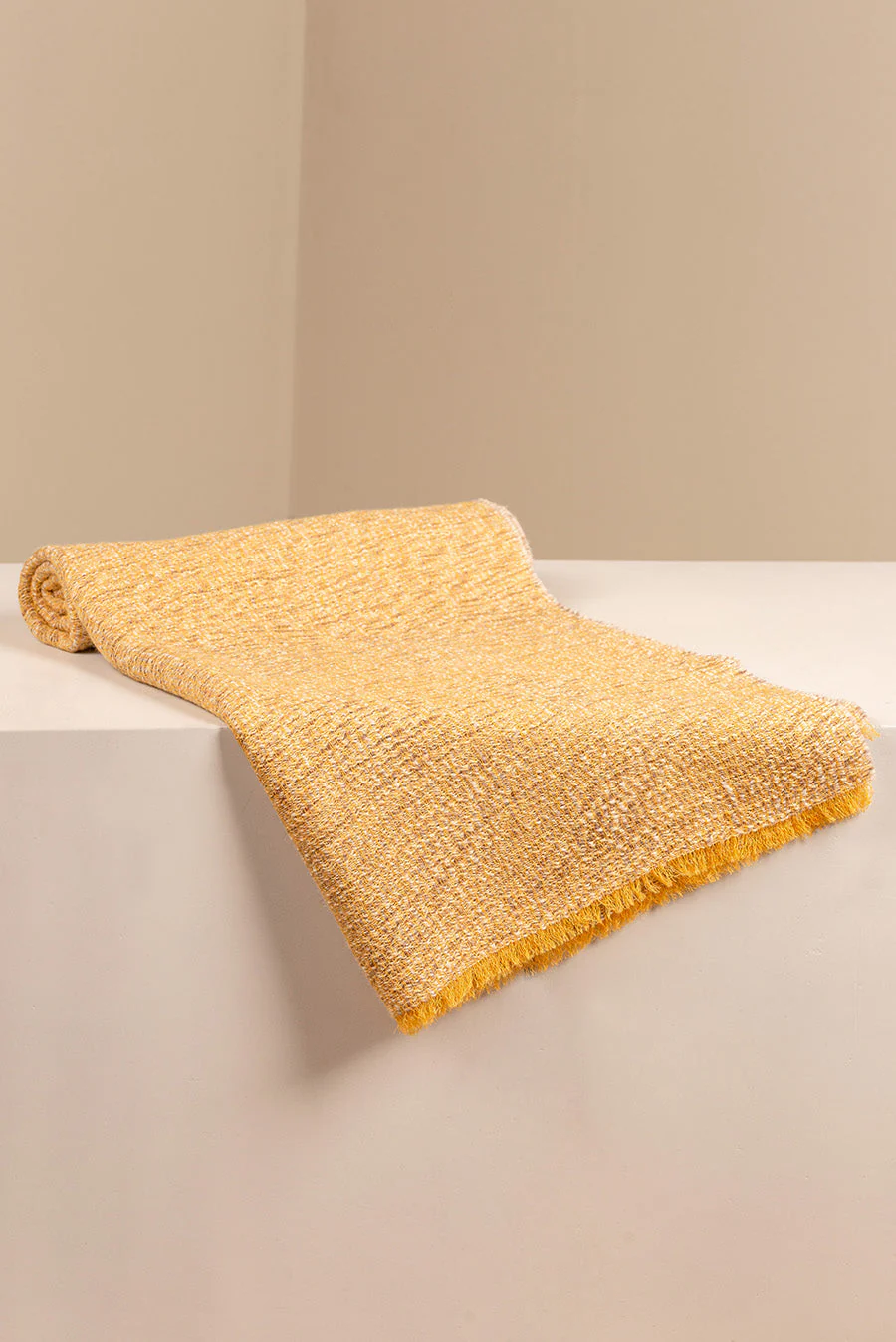 Ublong Shawl Baby Alpaca Color Amarillo - Image 2