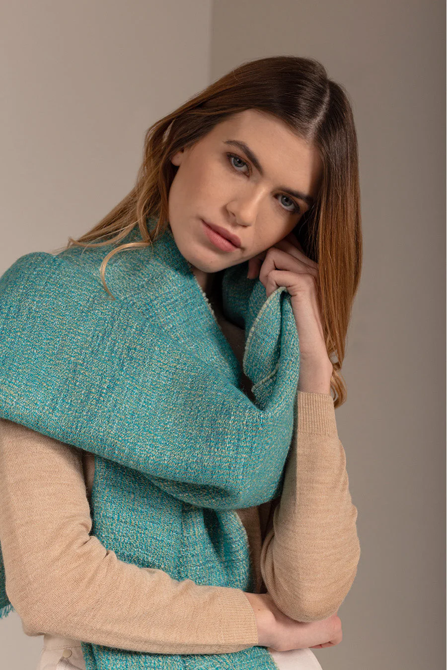 Ublong Shawl Baby Alpaca Color Turquesa - Image 3