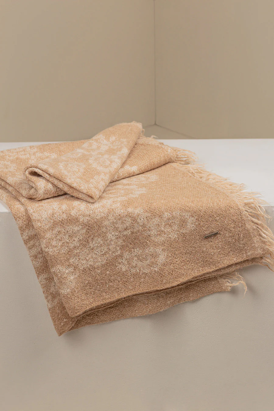 Ulsa Shawl Baby Alpaca Color Croissant & Ecru - Image 2