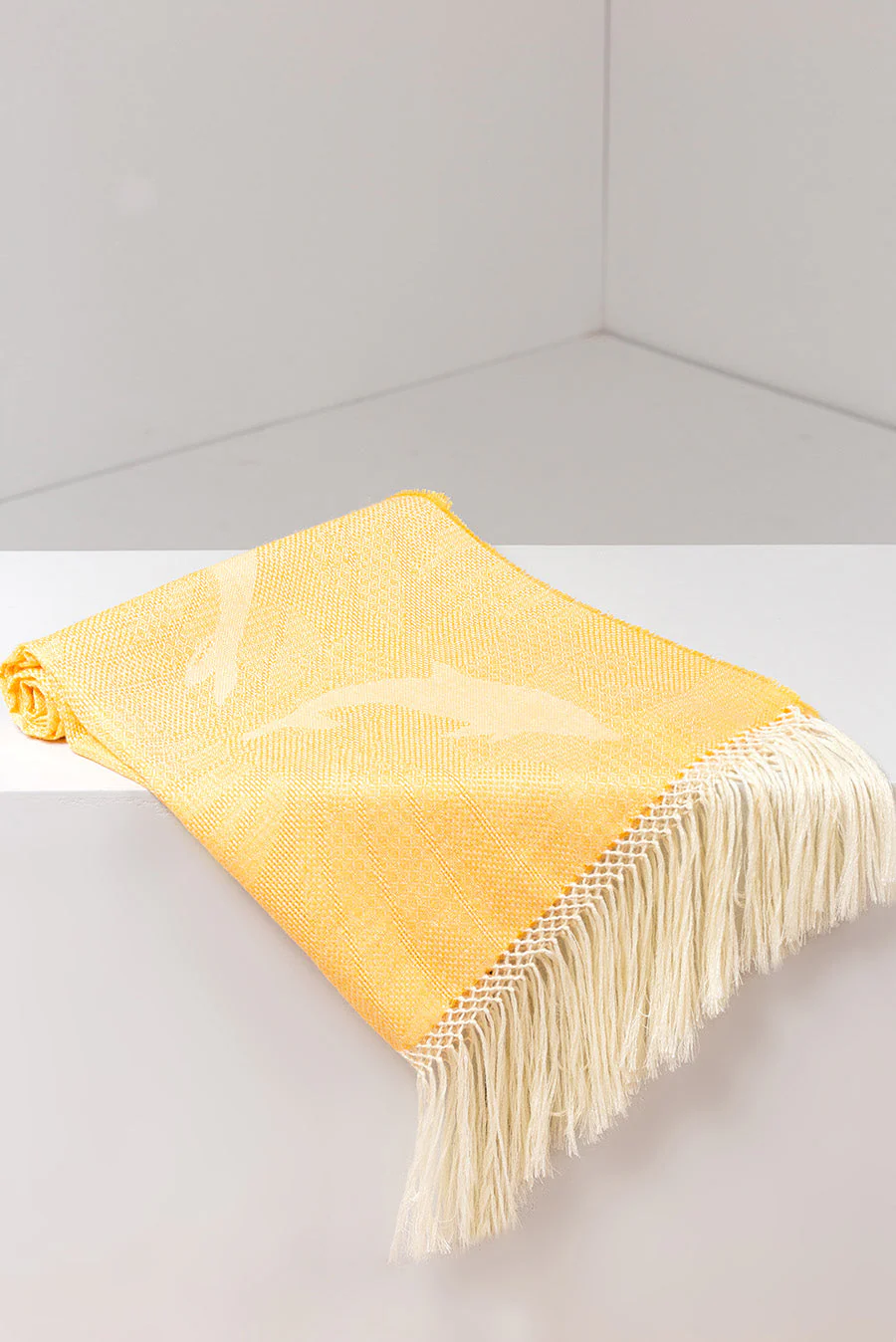 Ultramarino Shawl Baby Alpaca Color Amarillo Claro - Image 2