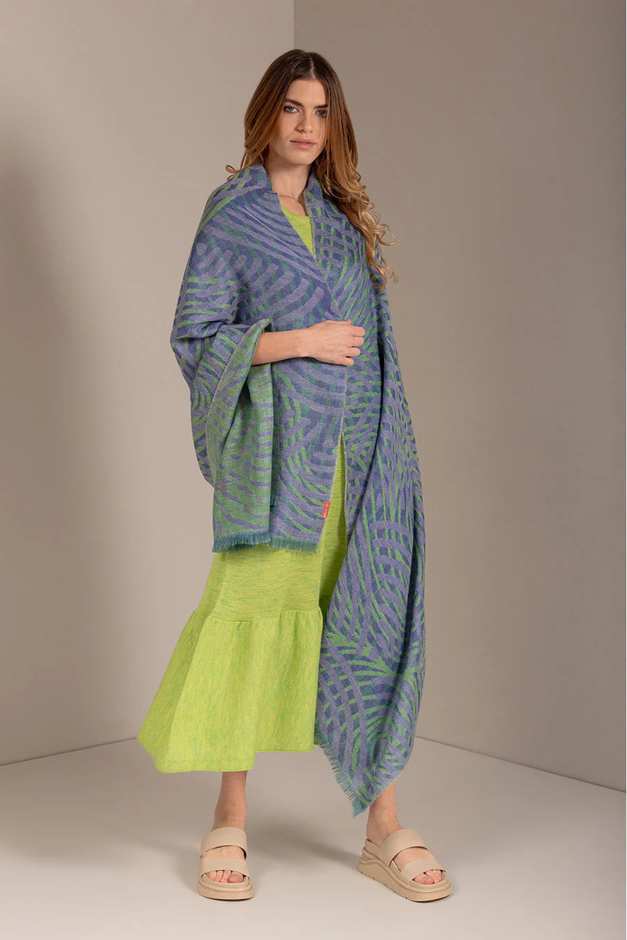 Ultravioleta Shawl Baby Alpaca Color Blue - Image 2