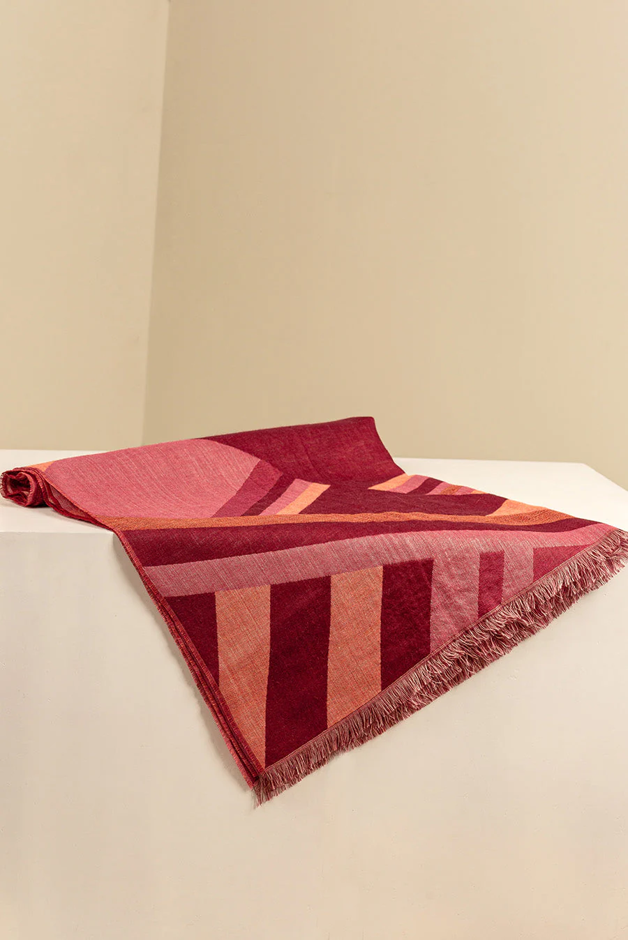 Ursula Shawl Baby Alpaca Color Fucsia - Image 2