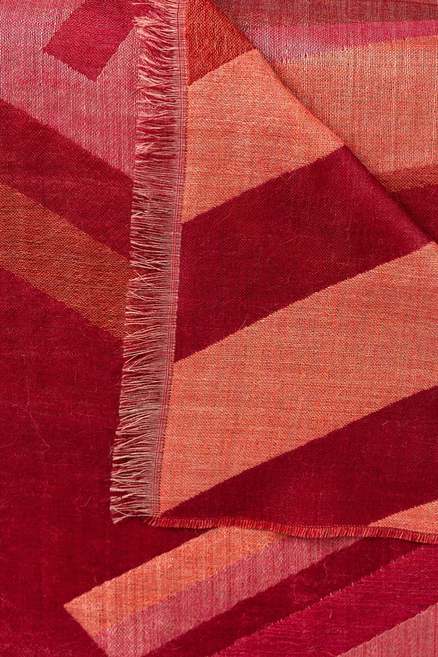 Ursula Shawl Baby Alpaca Color Fucsia - Image 4