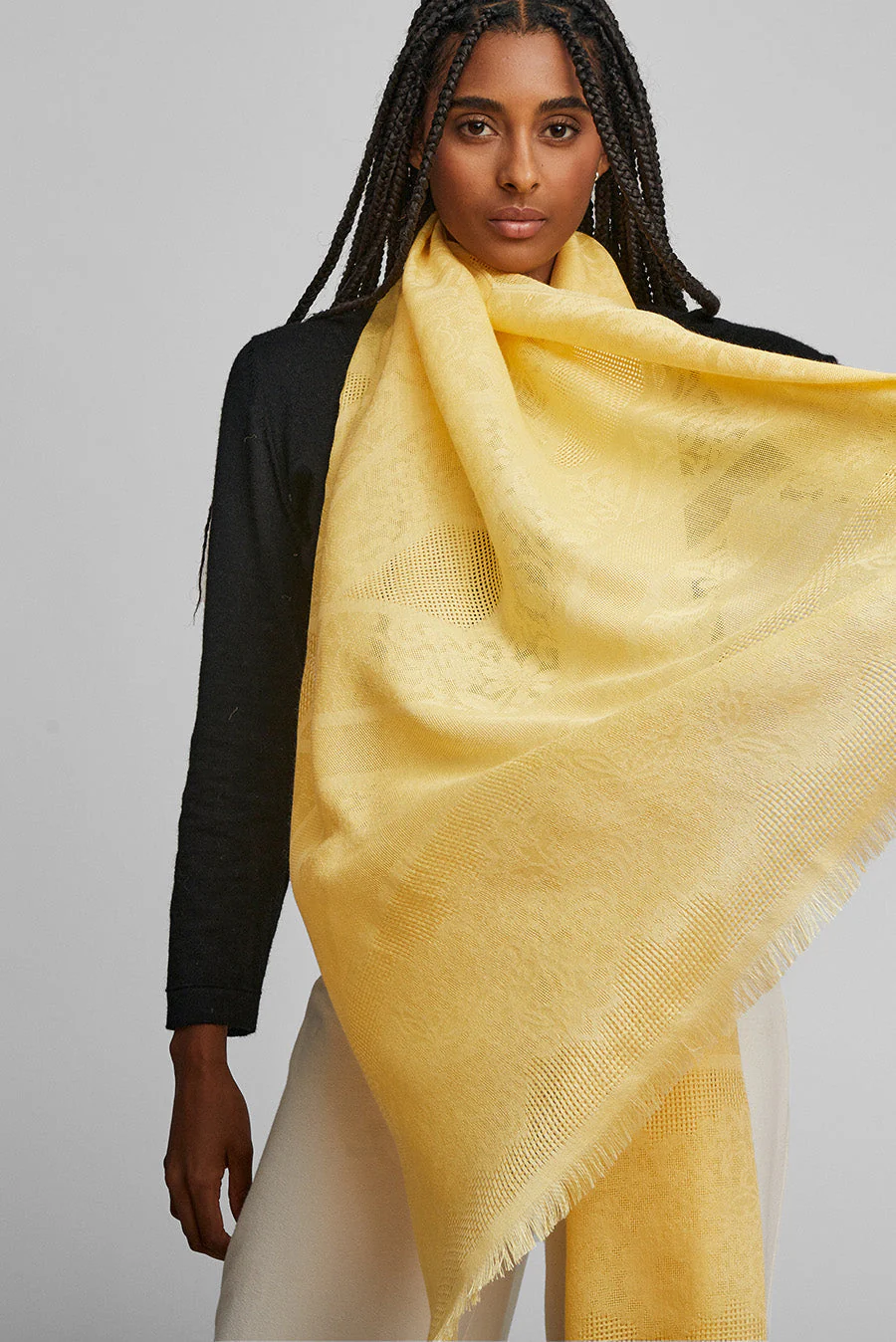 Varsallo Shawl Baby Alpaca Color Amarillo - Image 3