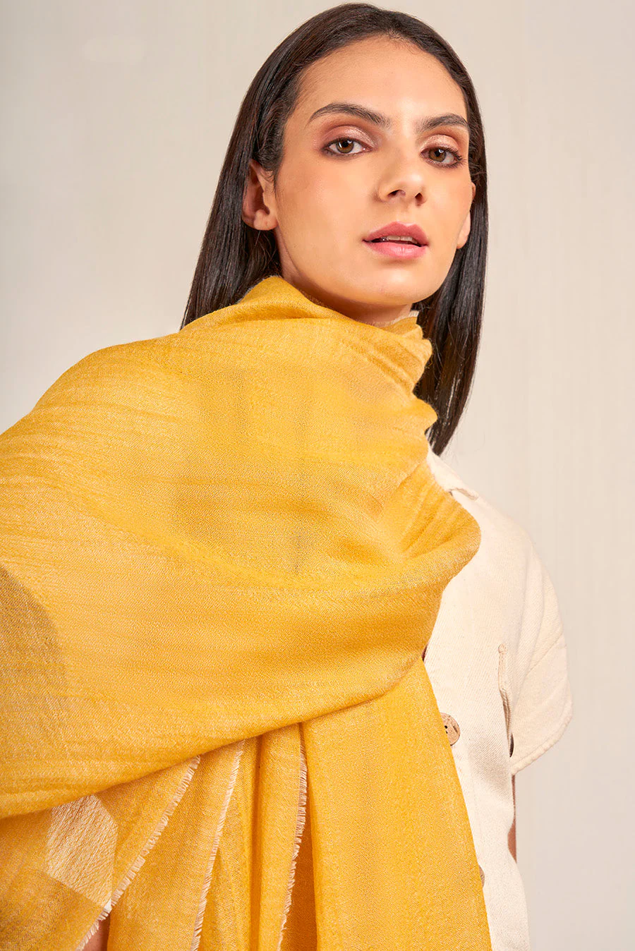 Votre Shawl Baby Alpaca Color Amarillo