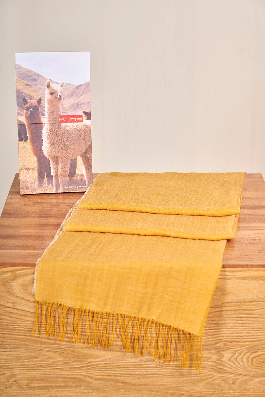 Votre Shawl Baby Alpaca Color Amarillo - Image 3