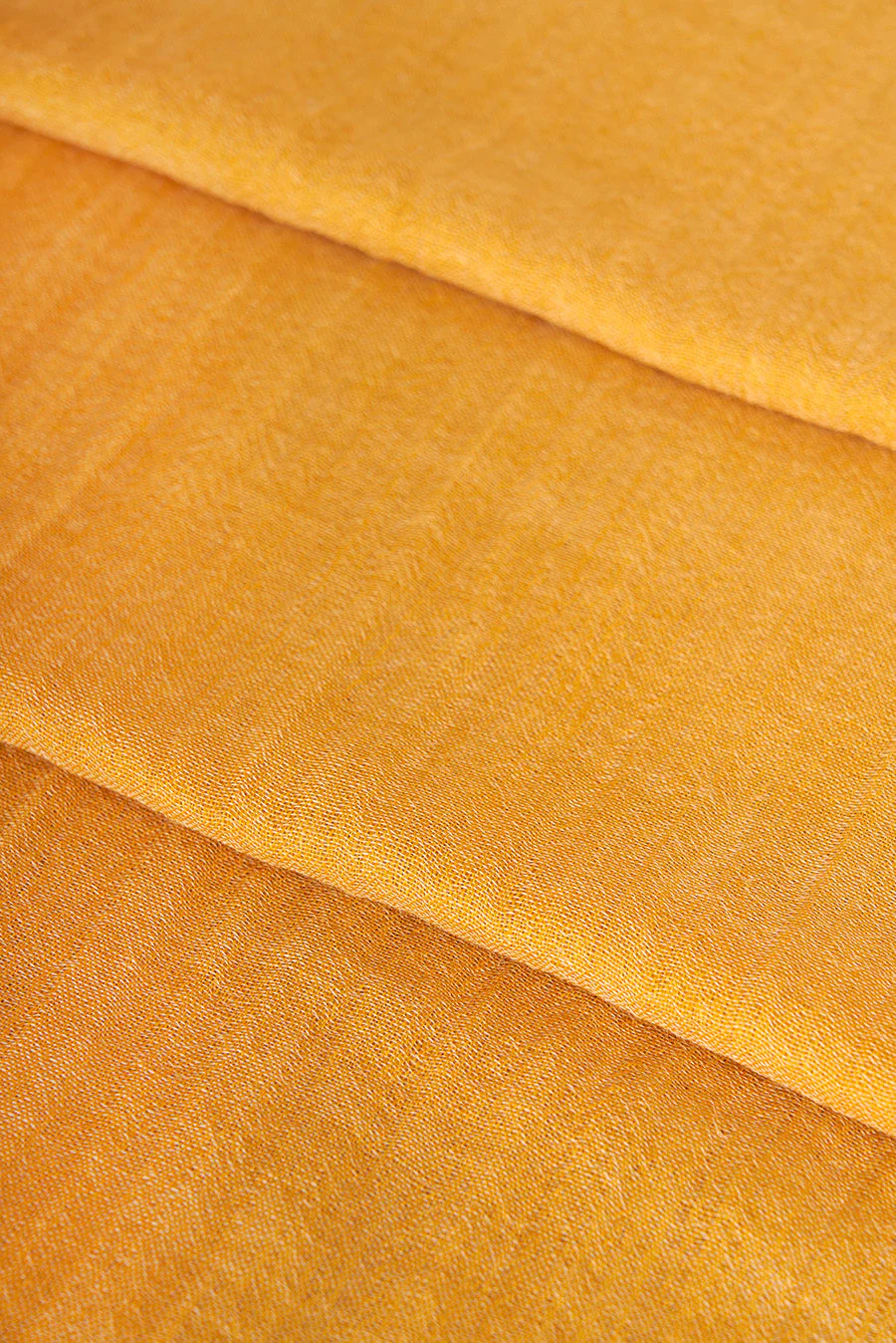 Votre Shawl Baby Alpaca Color Amarillo - Image 4
