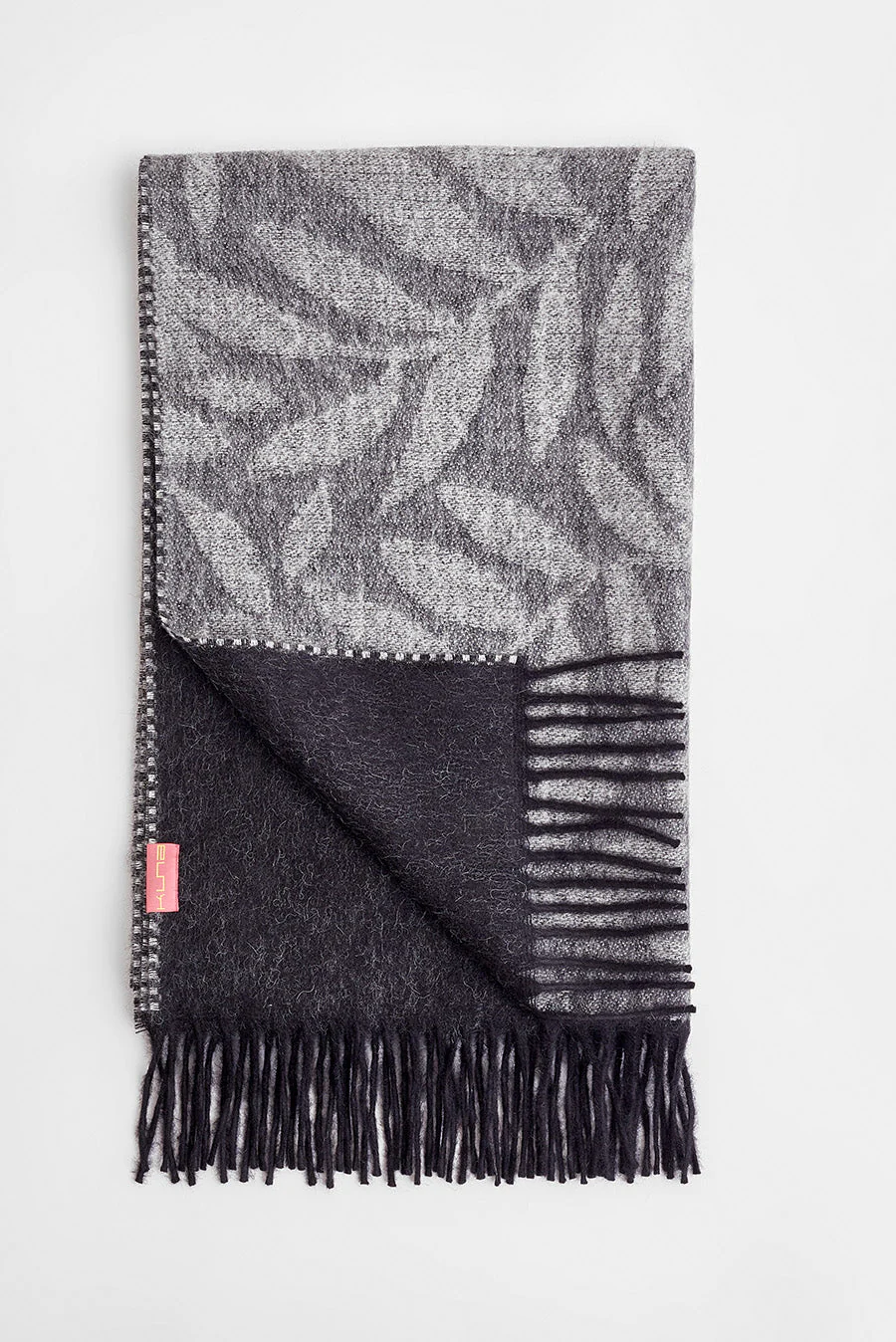 Weinko Shawl Baby Alpaca Color B&W - Image 2
