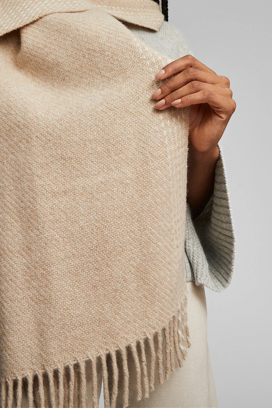 Wessel Shawl Baby Alpaca Color Beige - Image 3