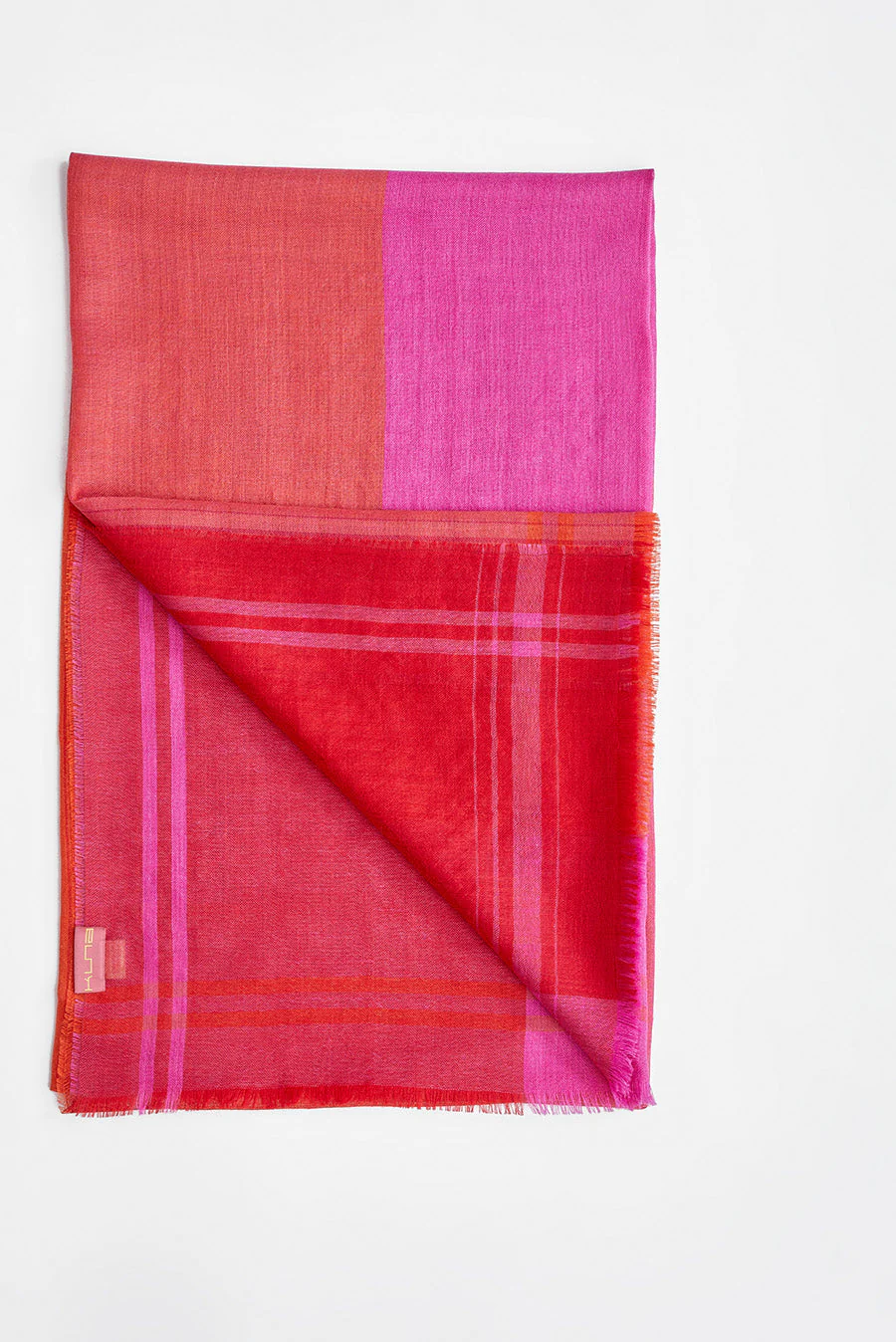 Wuatia Shawl Baby Alpaca Color Fucsia - Image 2
