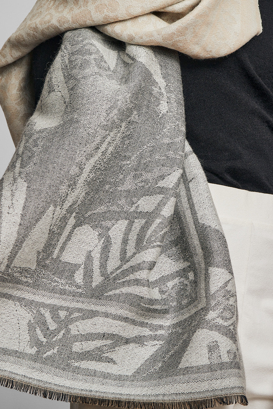 Wuttenberg Shawl Baby Alpaca & Silk Color Black - Image 3