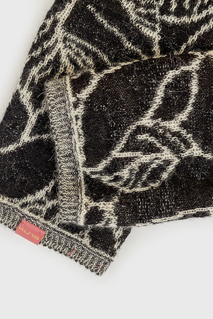 Weiss Gloves Baby Alpaca Color B&W - Image 3
