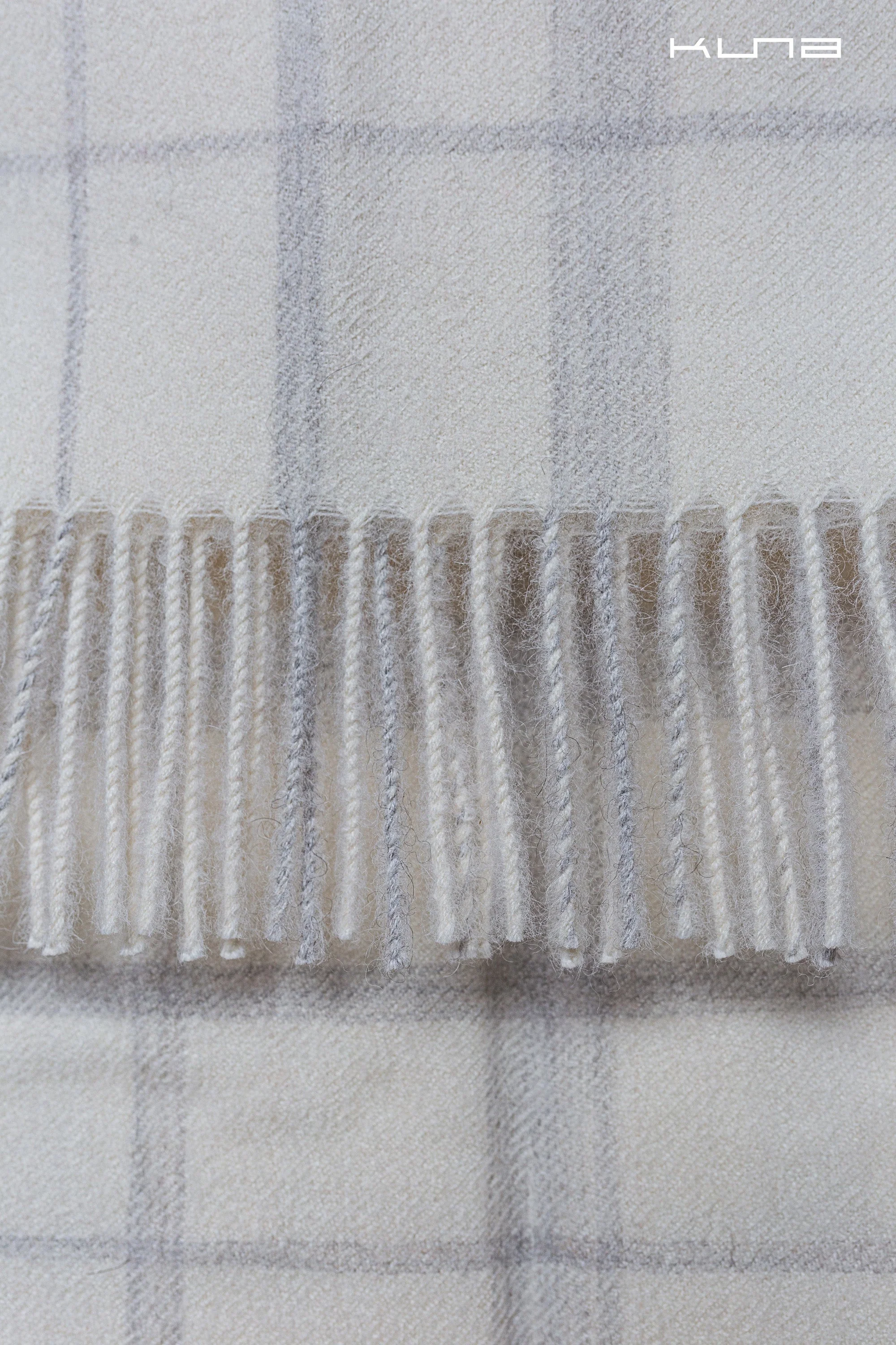 Vinicuna Blanket Baby Alpaca Color Ecru & Grey - Image 2