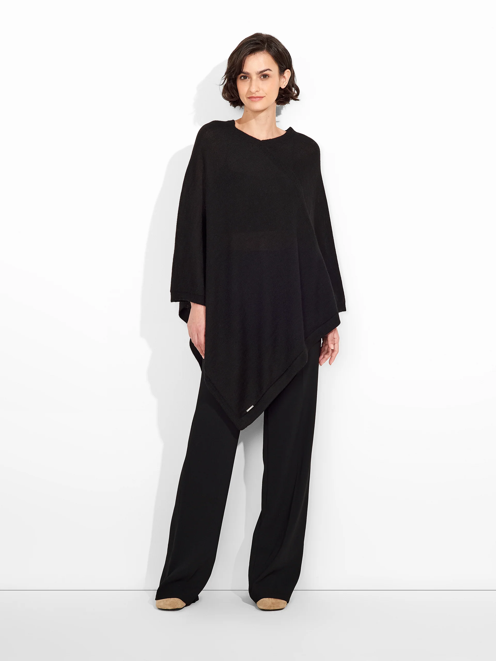 Almendra Poncho Baby Alpaca Color Black - Image 4