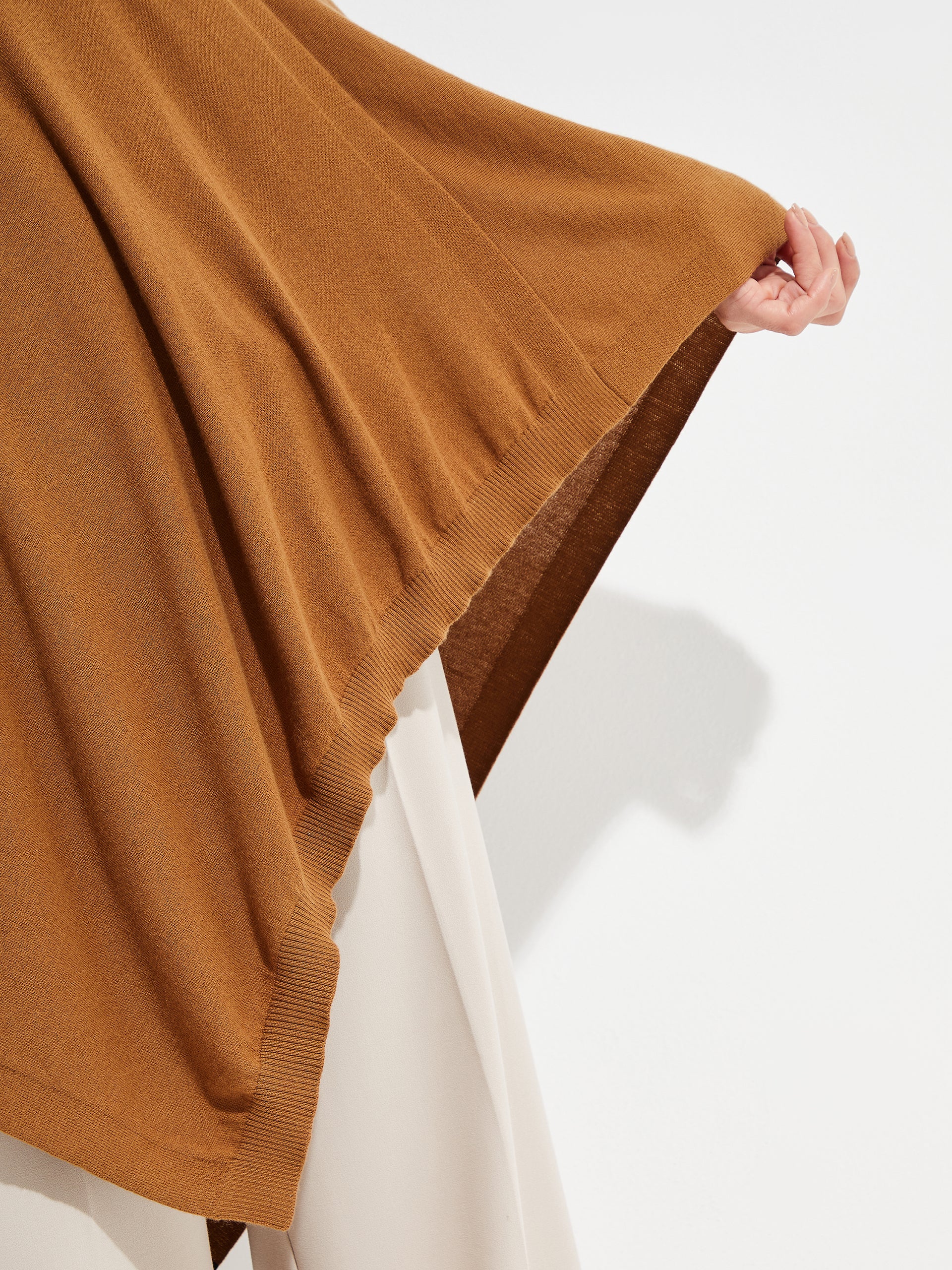 Beryl Poncho Vicuña Color Camel - Image 5