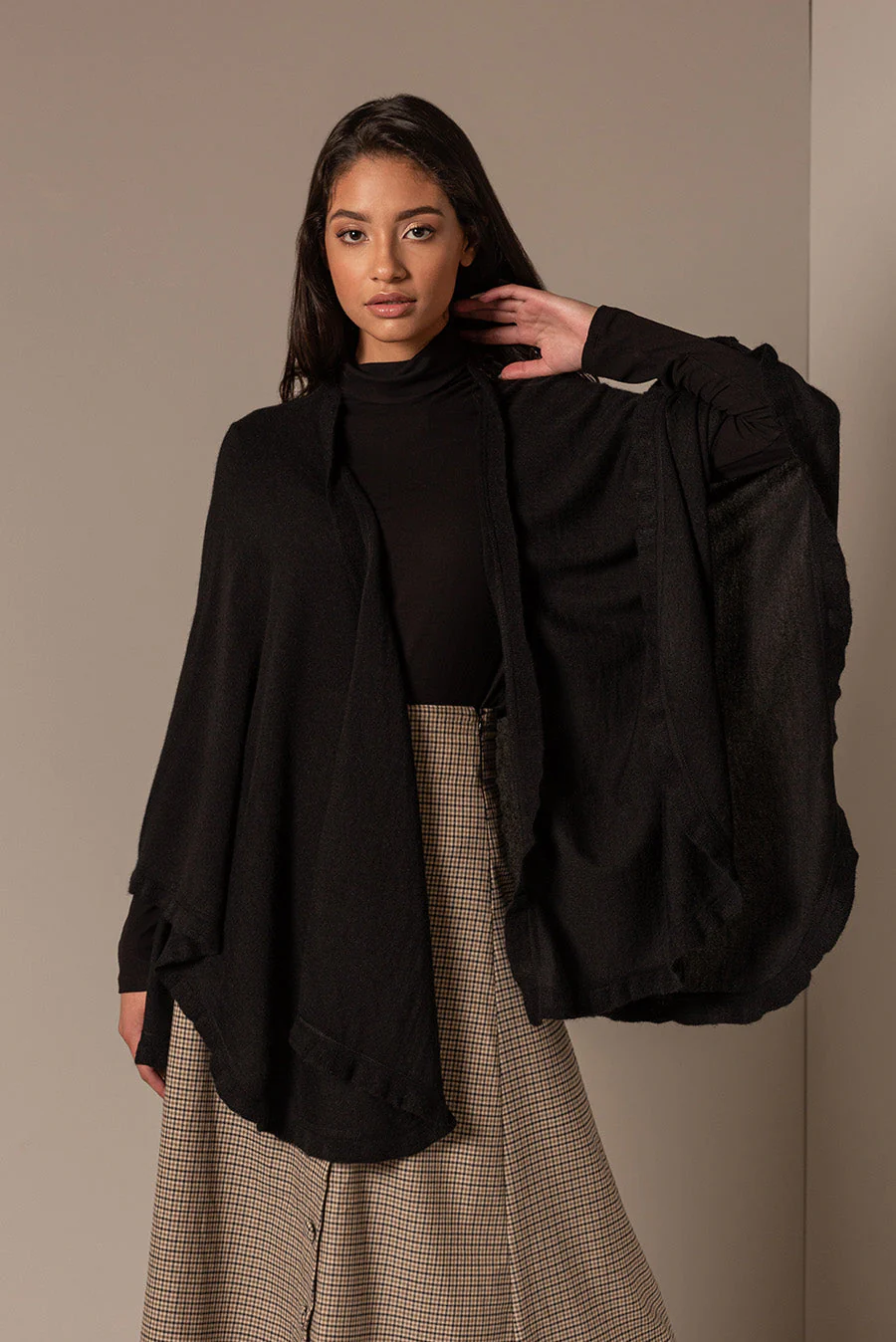 Bromelia Poncho Alpaca 16 Color Black