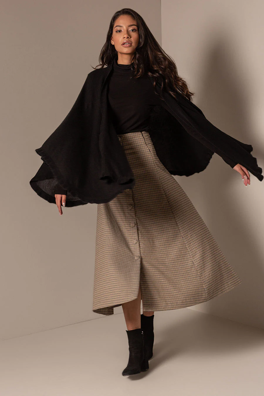 Bromelia Poncho Alpaca 16 Color Black - Image 3