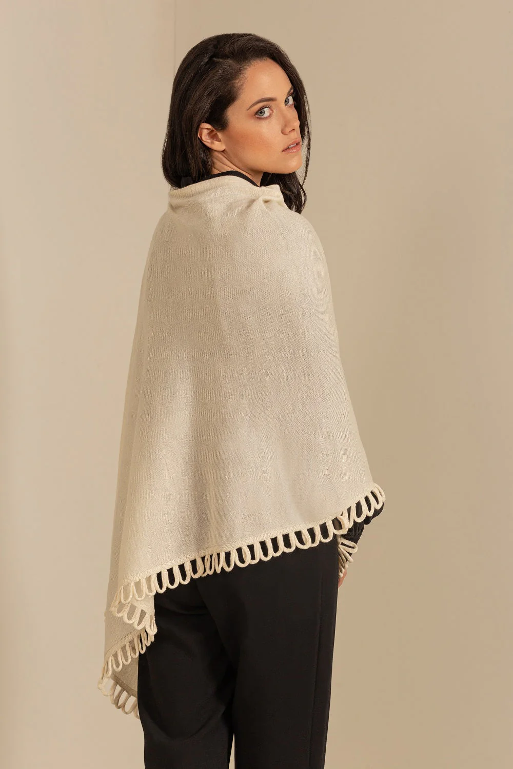 Bruma Poncho Alpaca 16 Color Ecru - Image 2