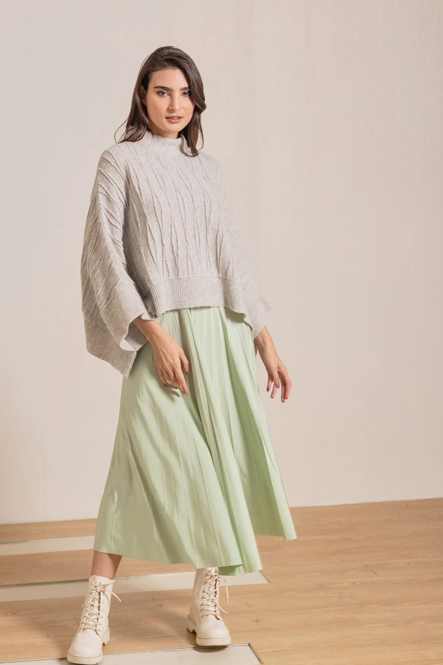 Valery Poncho Baby Alpaca Color Cumulus - Image 3