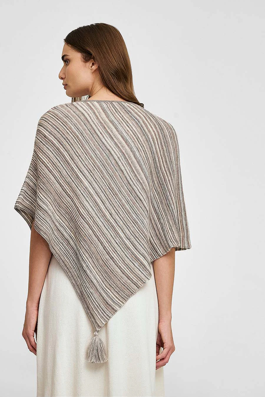 Walnut Poncho Cotton & Baby Alpaca Color Grey - Image 3
