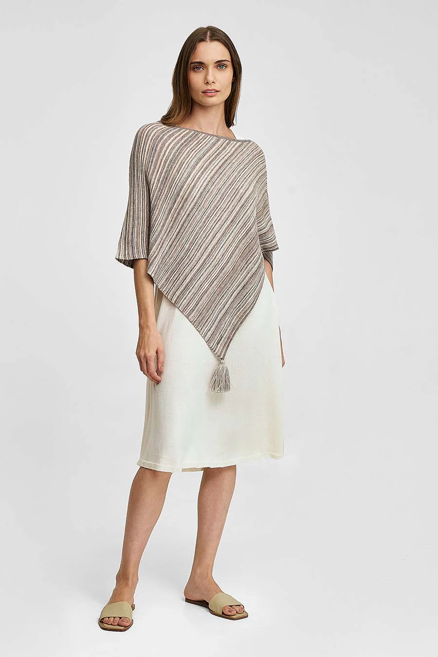 Walnut Poncho Cotton & Baby Alpaca Color Grey - Image 4