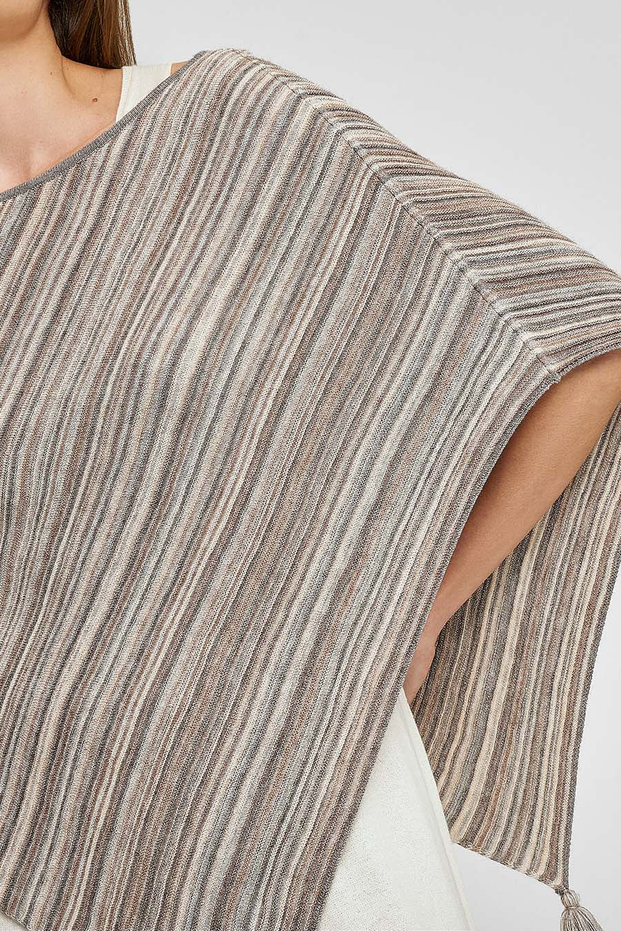 Walnut Poncho Cotton & Baby Alpaca Color Grey - Image 5