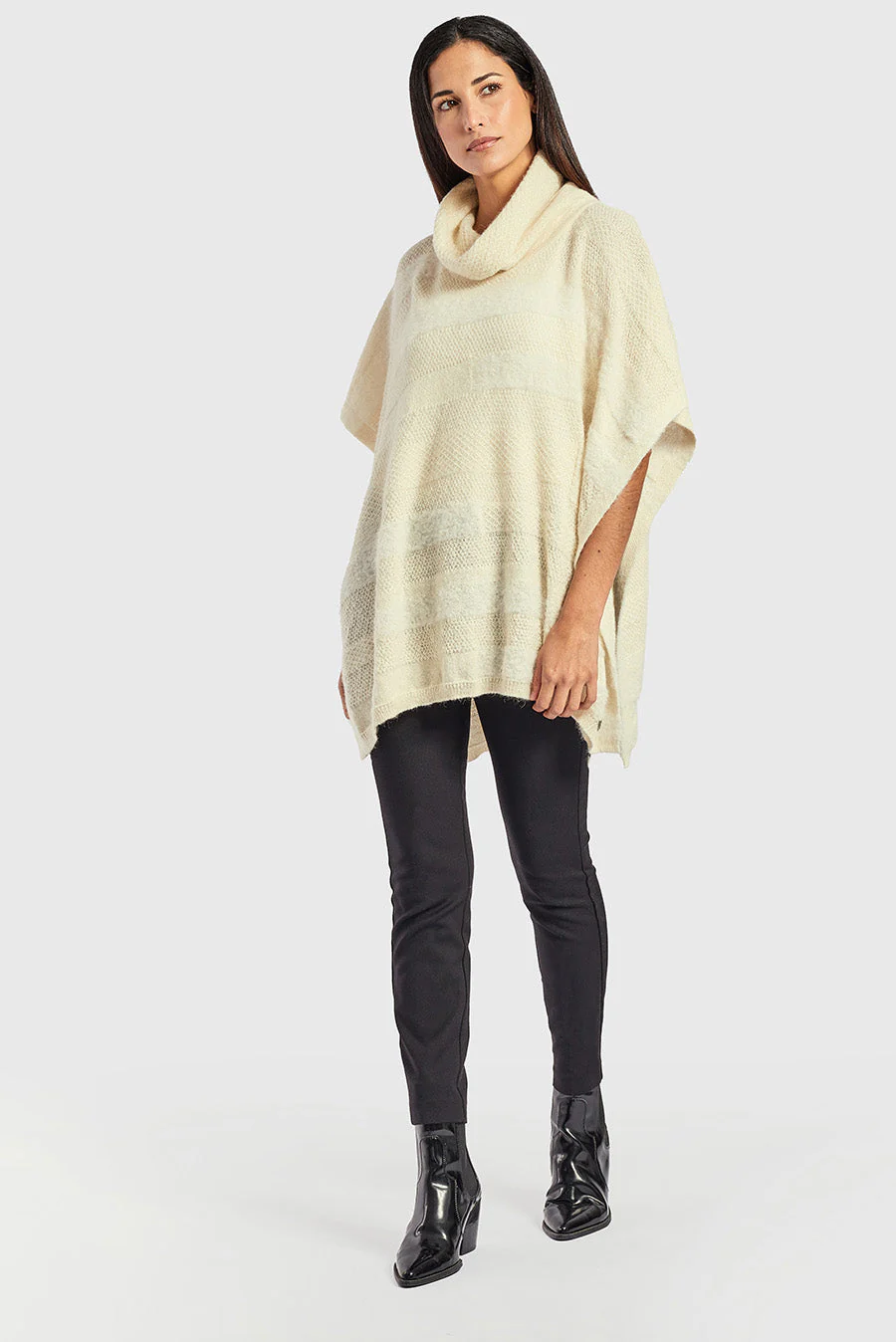 Wannabe Poncho Baby Alpaca Color Ecru - Image 4