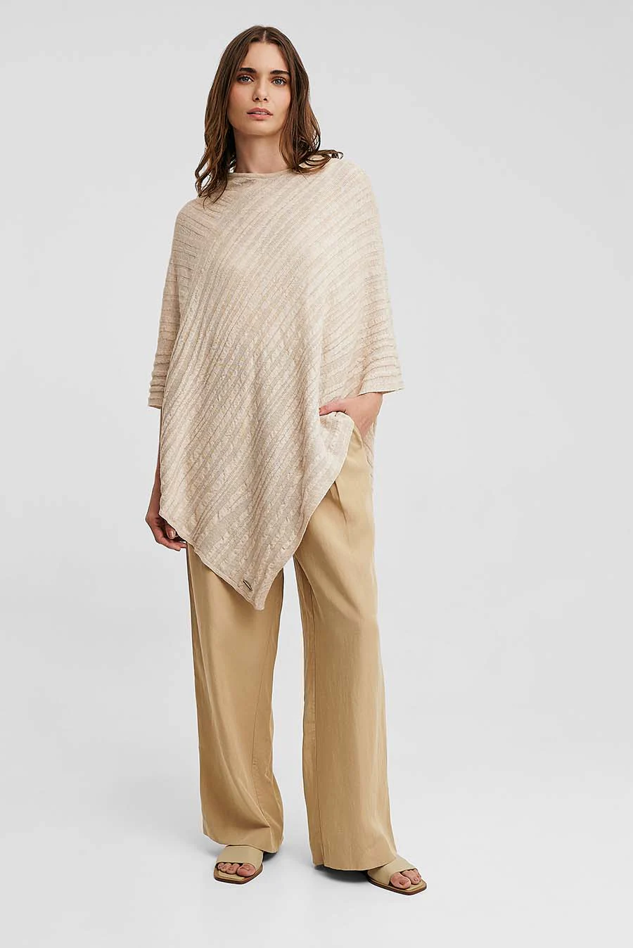 Wasabi Poncho Cotton & Baby Alpaca Color Beige - Image 4