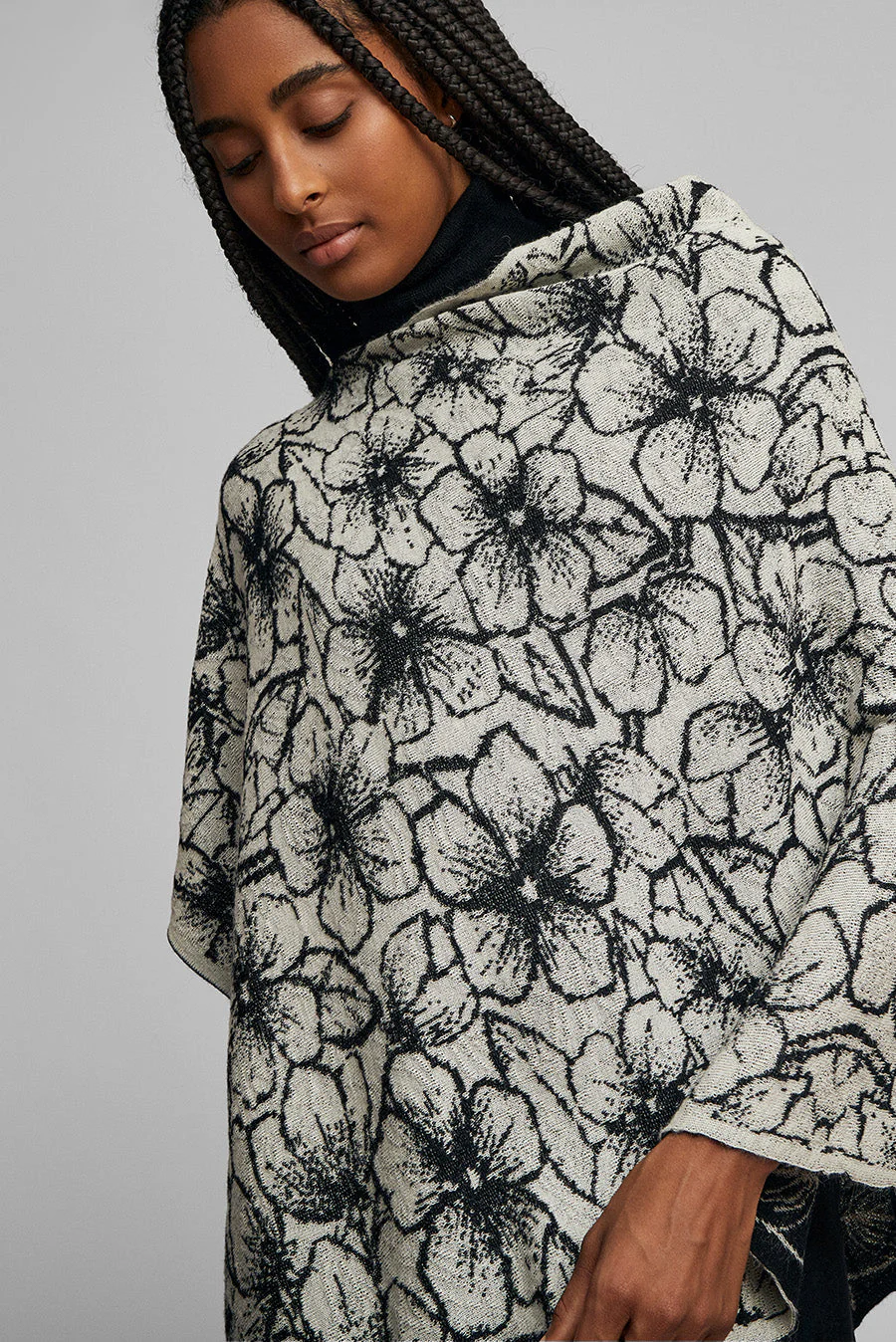 Weiss Poncho Baby Alpaca Color B&W - Image 2