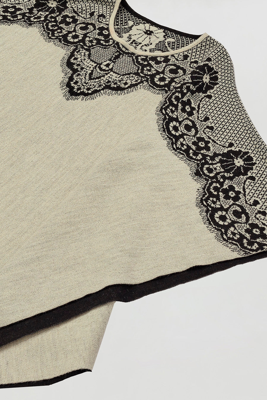 Wendy Poncho Baby Alpaca Color B&W - Image 6