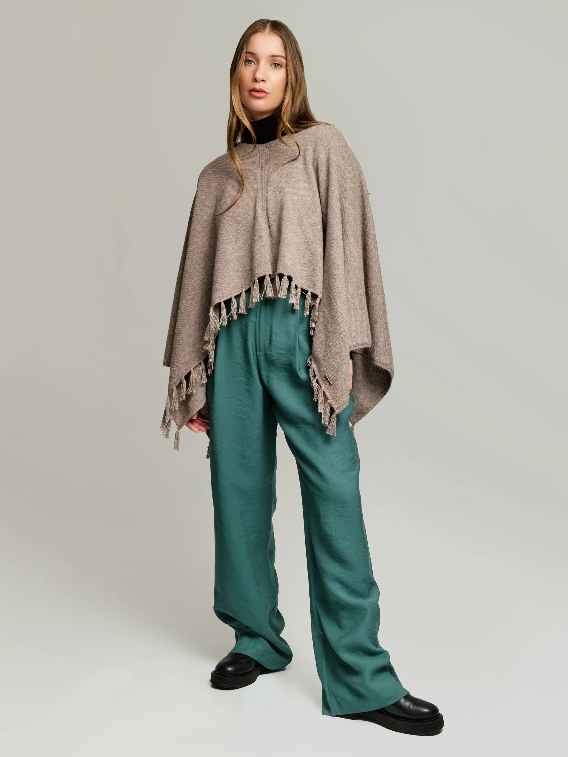 Scorpio Poncho Baby Alpaca Color Beige - Image 4