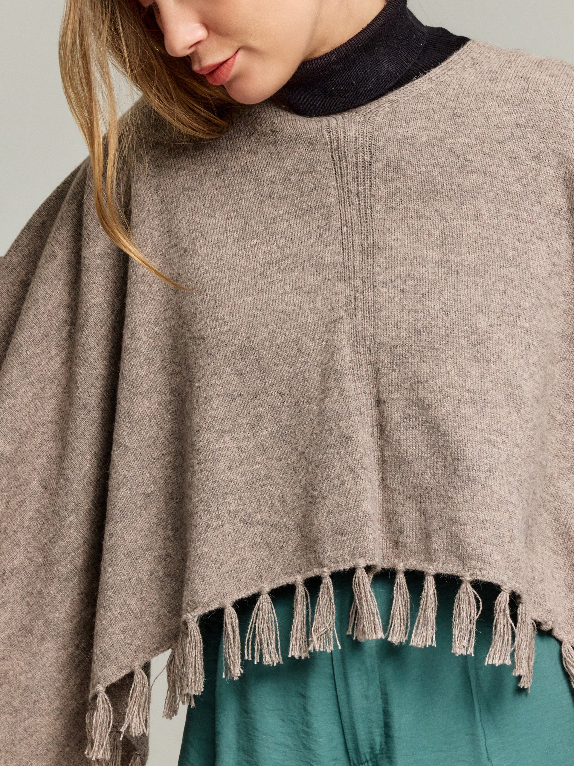 Scorpio Poncho Baby Alpaca Color Beige - Image 5