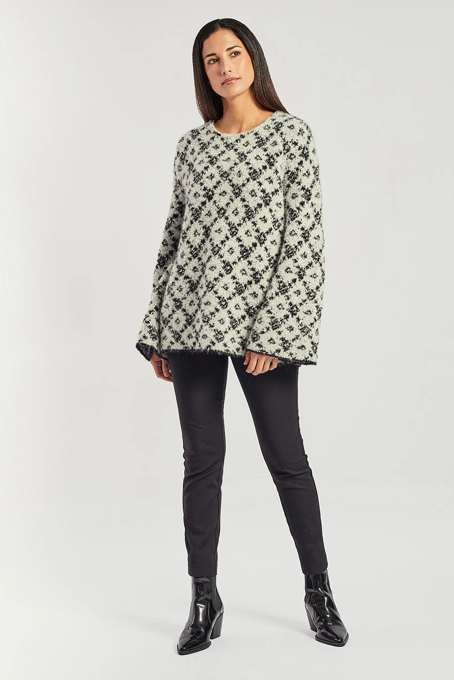 Warmi Sweater Alpaca Color B&W - Image 4