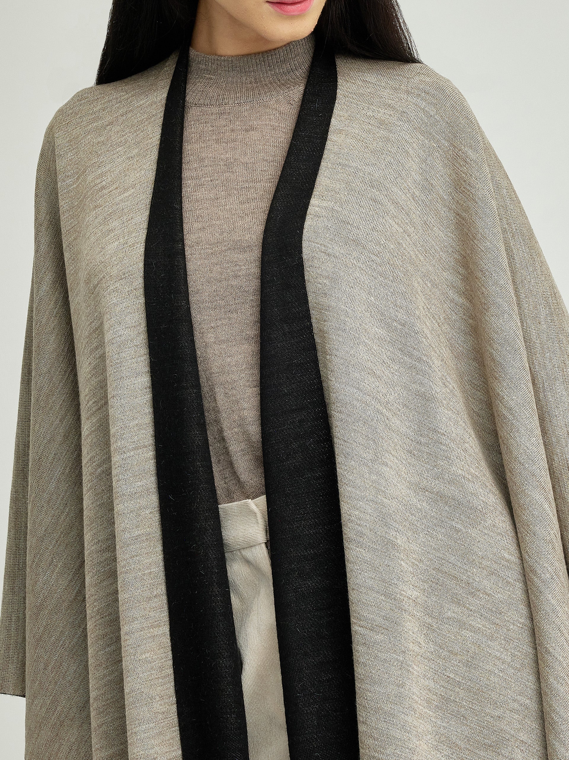 Temira Poncho Baby Alpaca Color Black - Image 2