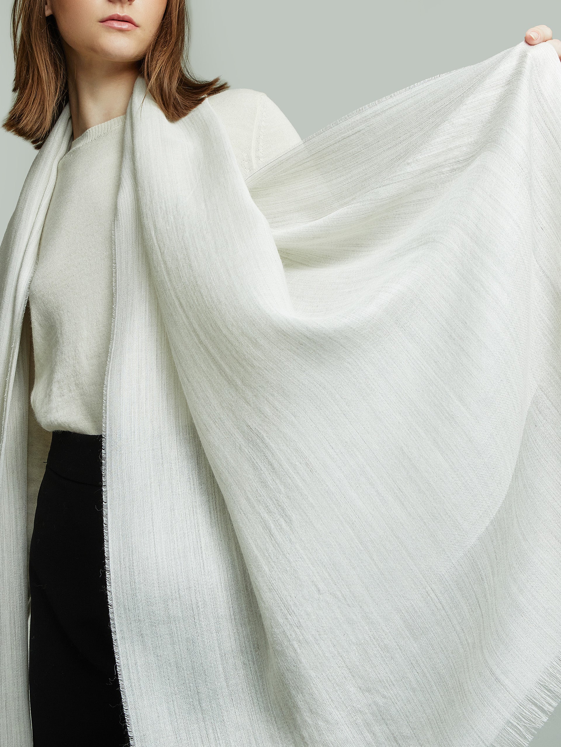 Vaes Shawl Baby Alpaca Color Grey - Image 3