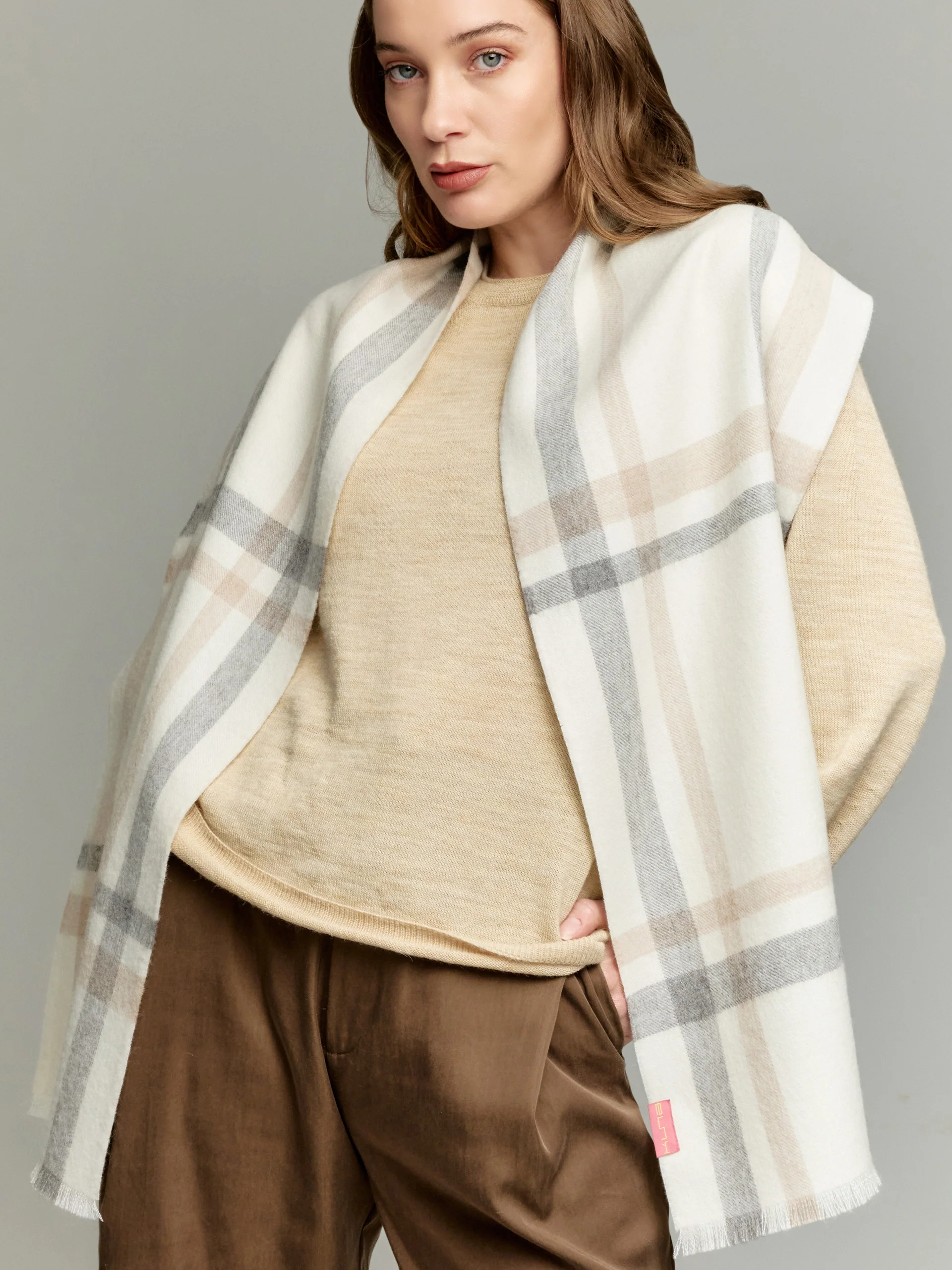 Vallejos Eco Scarf Baby Alpaca Color Ecru - Image 3