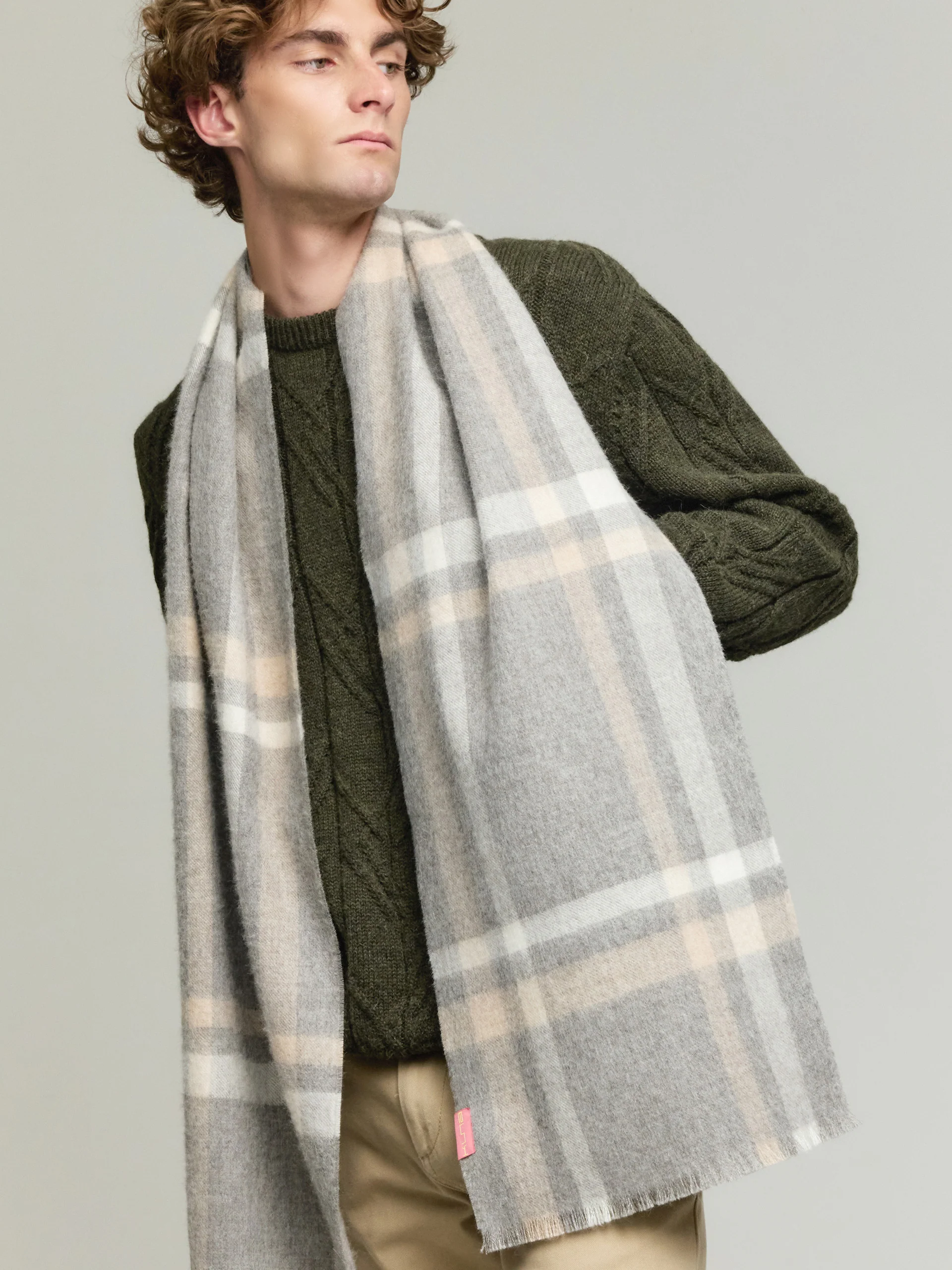 Vallejos Eco Scarf Baby Alpaca Color Grey - Image 5