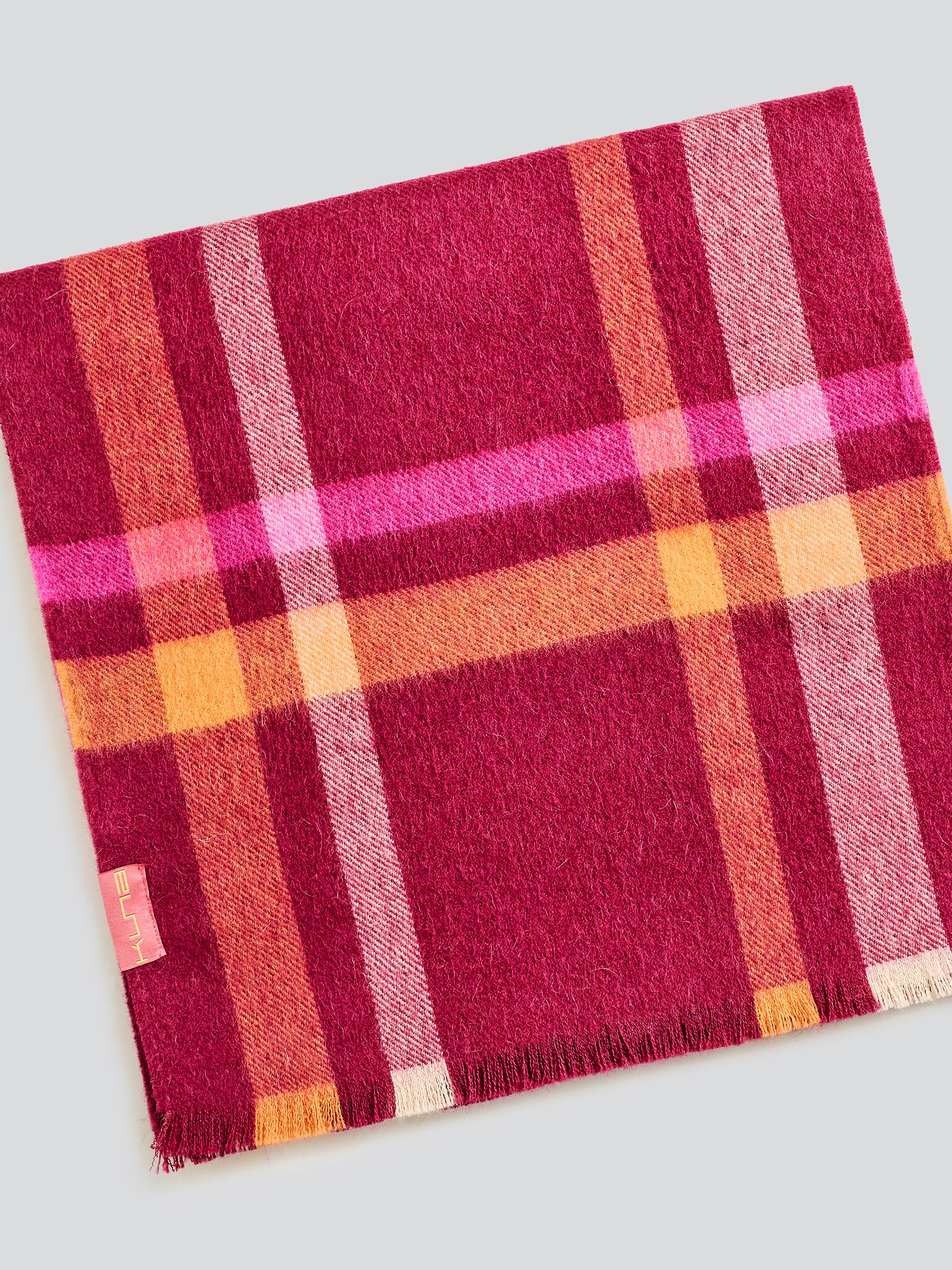 Vallejos Scarf Baby Alpaca Color Cherry - Image 6