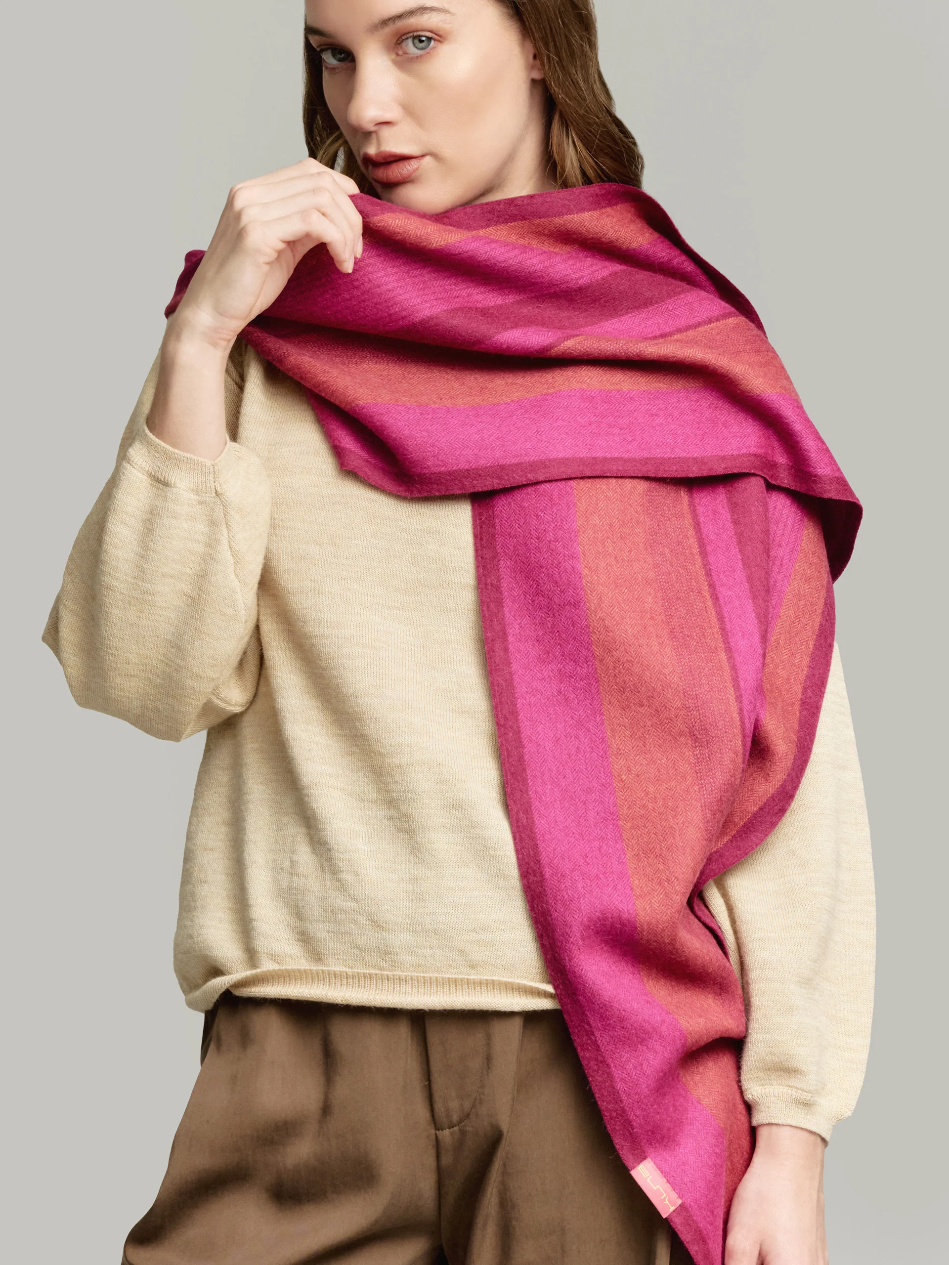Valter Scarf Baby Alpaca Color Fuchsia - Image 3